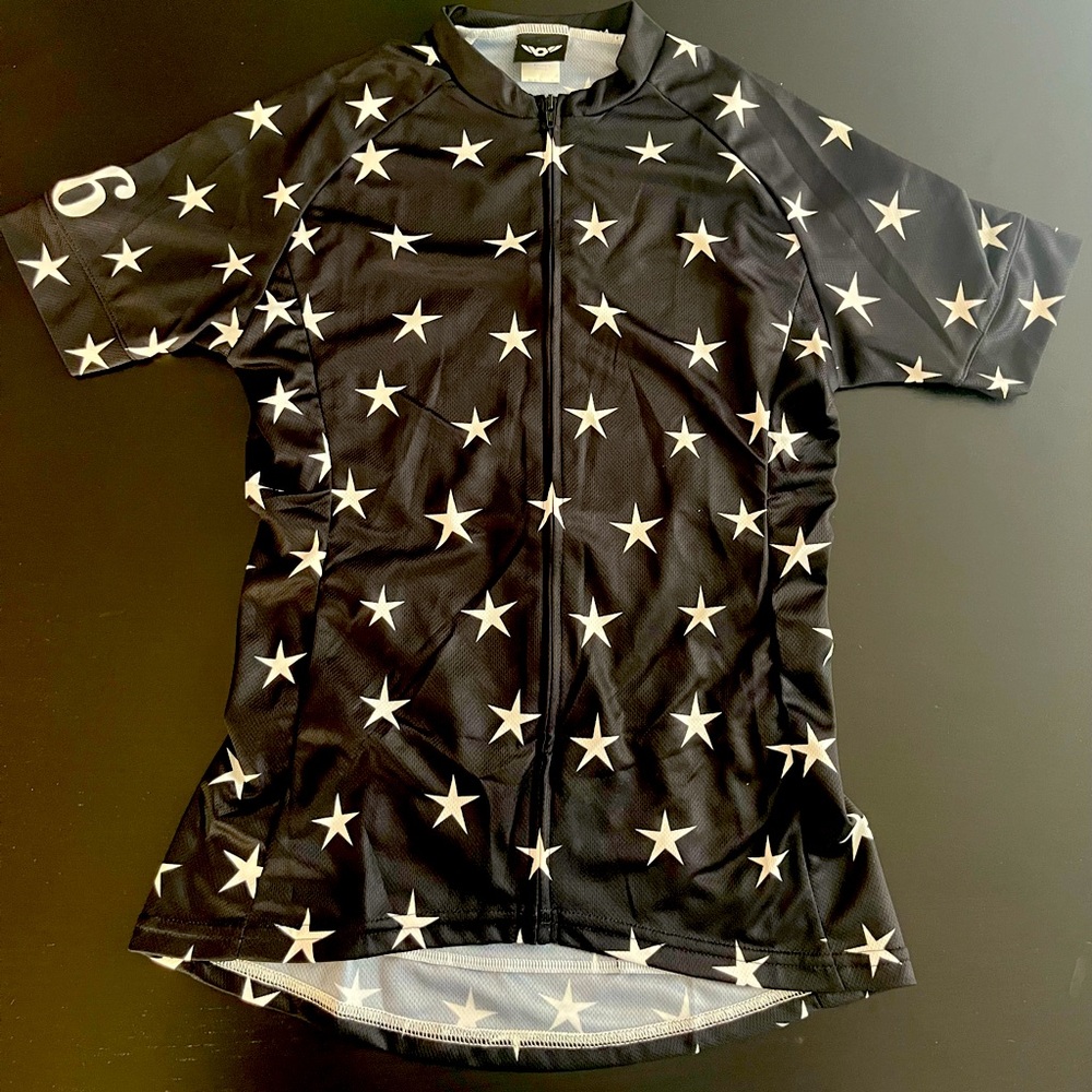 Twin Six (made in the USA) bike jersey comfortable,dry wicking,& fits perfectly.